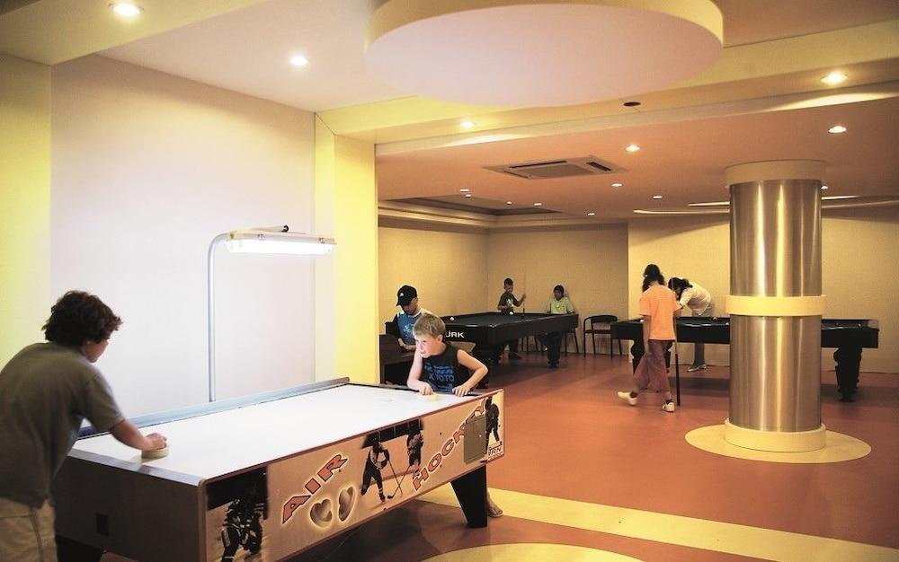 מלון Villa Side Hotel 4*