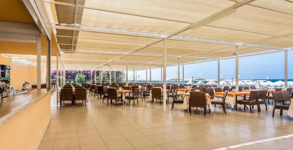 Villa Side Hotel מלון 4*