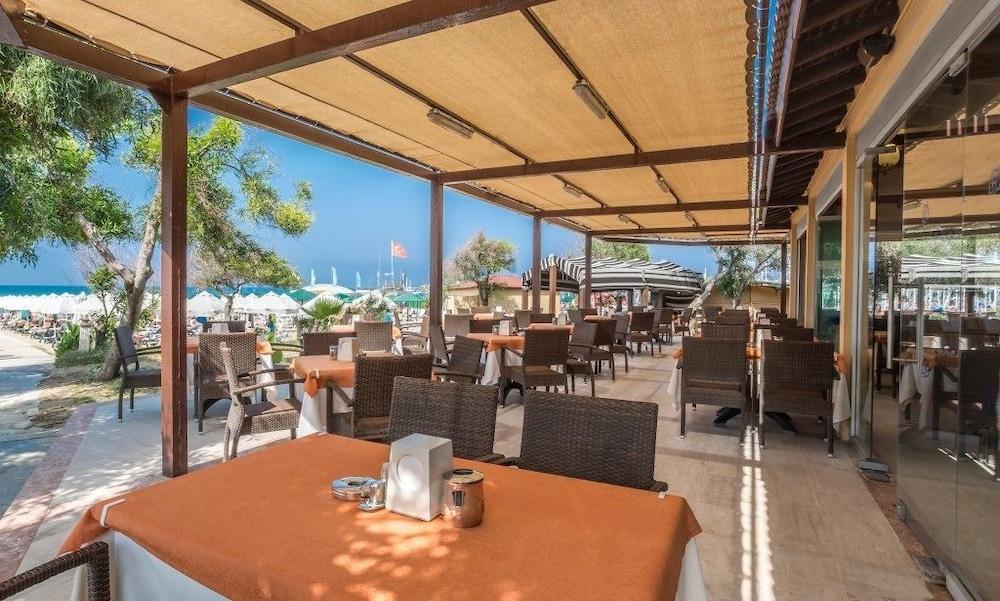 Villa Side Hotel מלון 4*